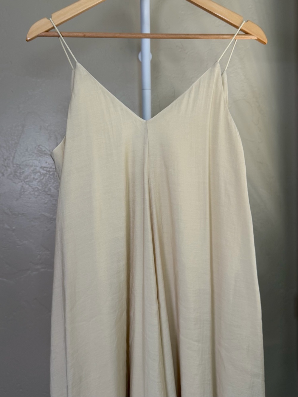 Commense Apricot Light Beige Flowy Maxi Dress Relaxed V-Neck Small NWT - Picture 7 of 11